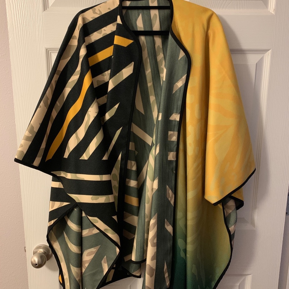 Sassy Jones Reversible Poncho/Ruana - Black